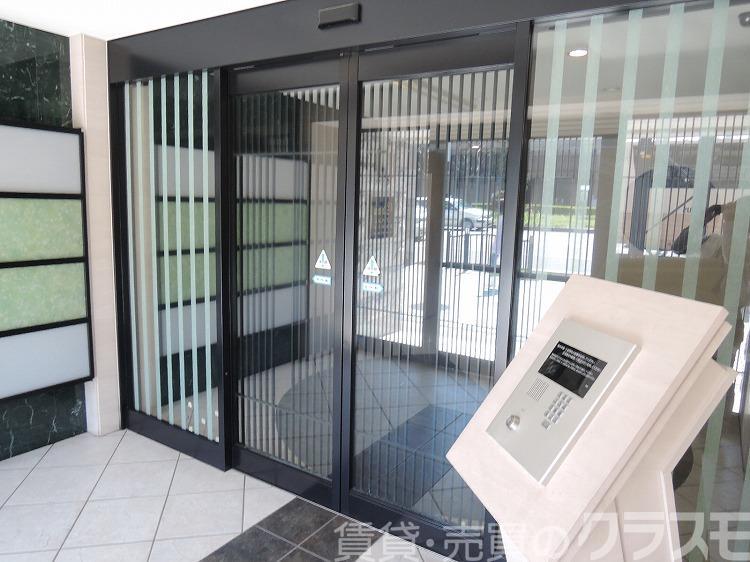 28/30 エントランス