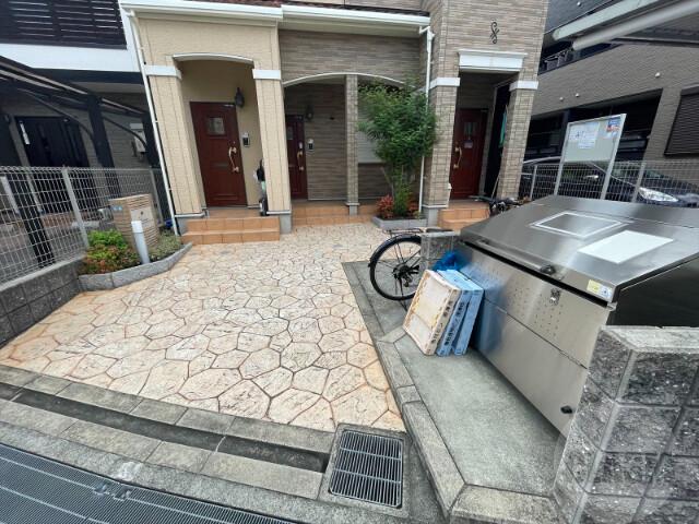 22/30 エントランス