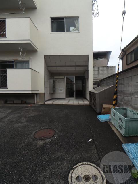 22/30 エントランス