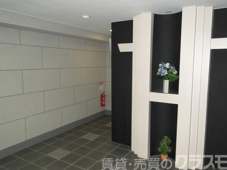 28/30 エントランス