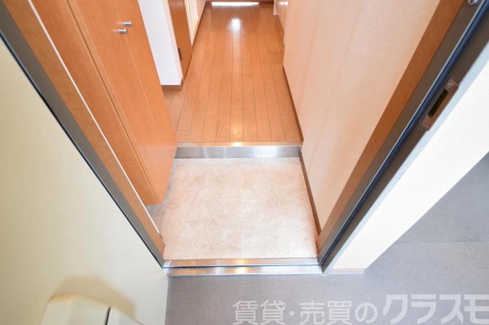 16/30 玄関