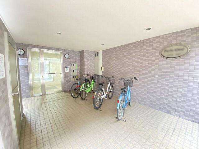 16/25 エントランス