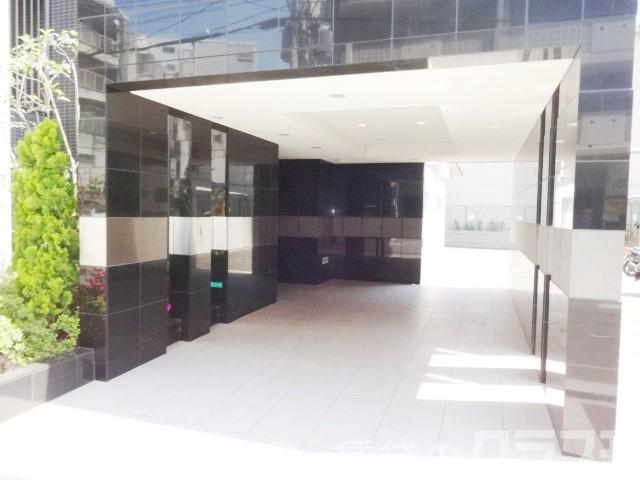 18/23 エントランス