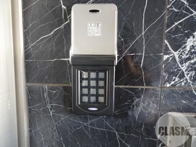 19/30 エントランス