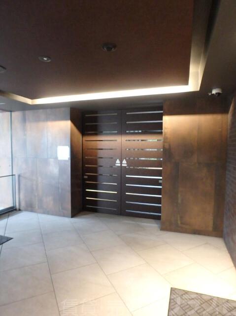 21/30 エントランス