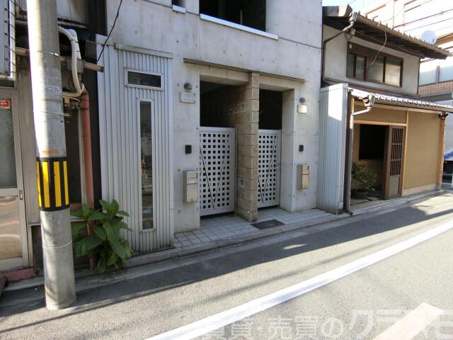 30/30 エントランス