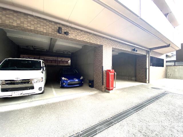23/28 駐車場
