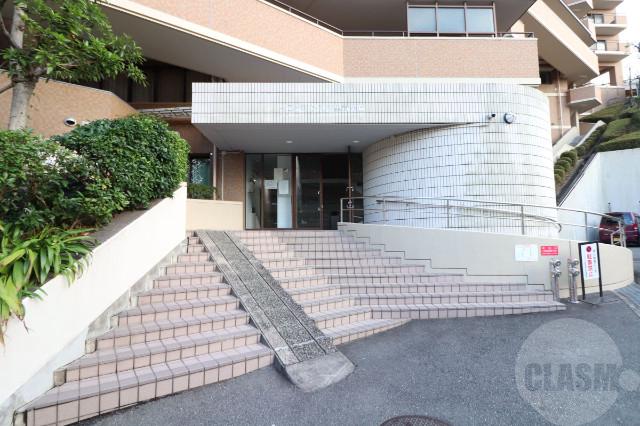 22/30 エントランス