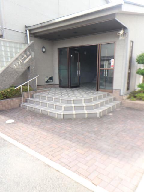 22/30 エントランス