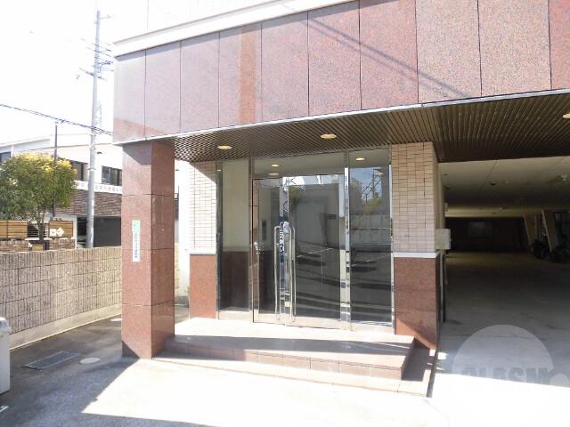 18/30 エントランス