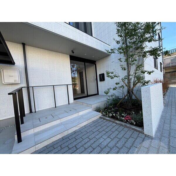 15/23 エントランス