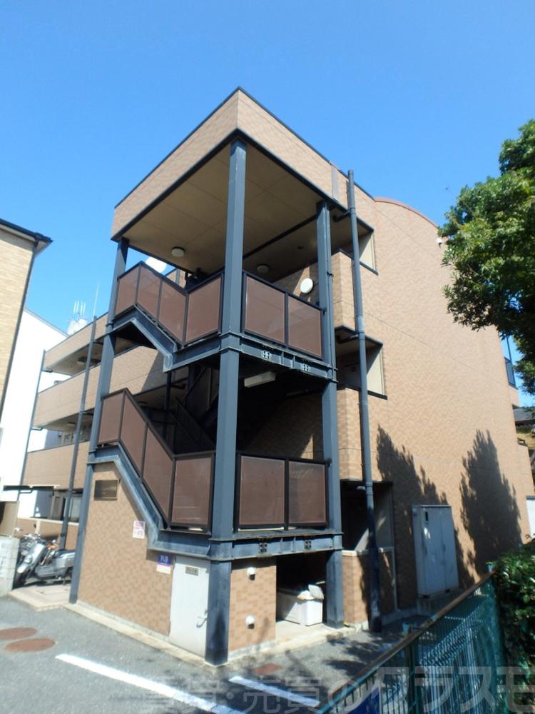 18/25 エントランス