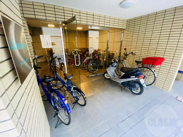 21/30 エントランス