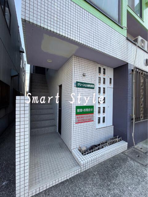 27/30 エントランス