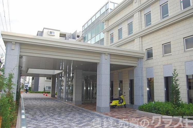 28/30 エントランス