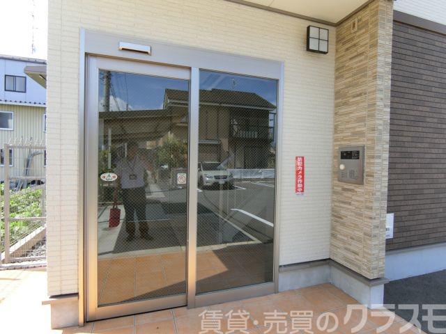 27/30 エントランス