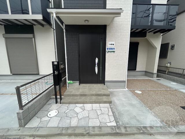 21/30 エントランス