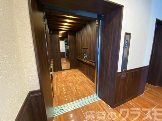 21/27 エントランス