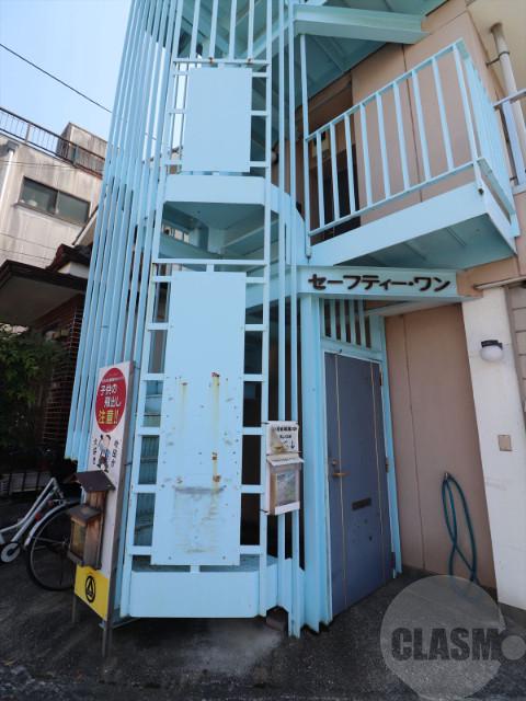 22/30 エントランス