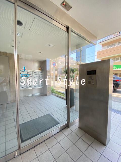 26/30 エントランス