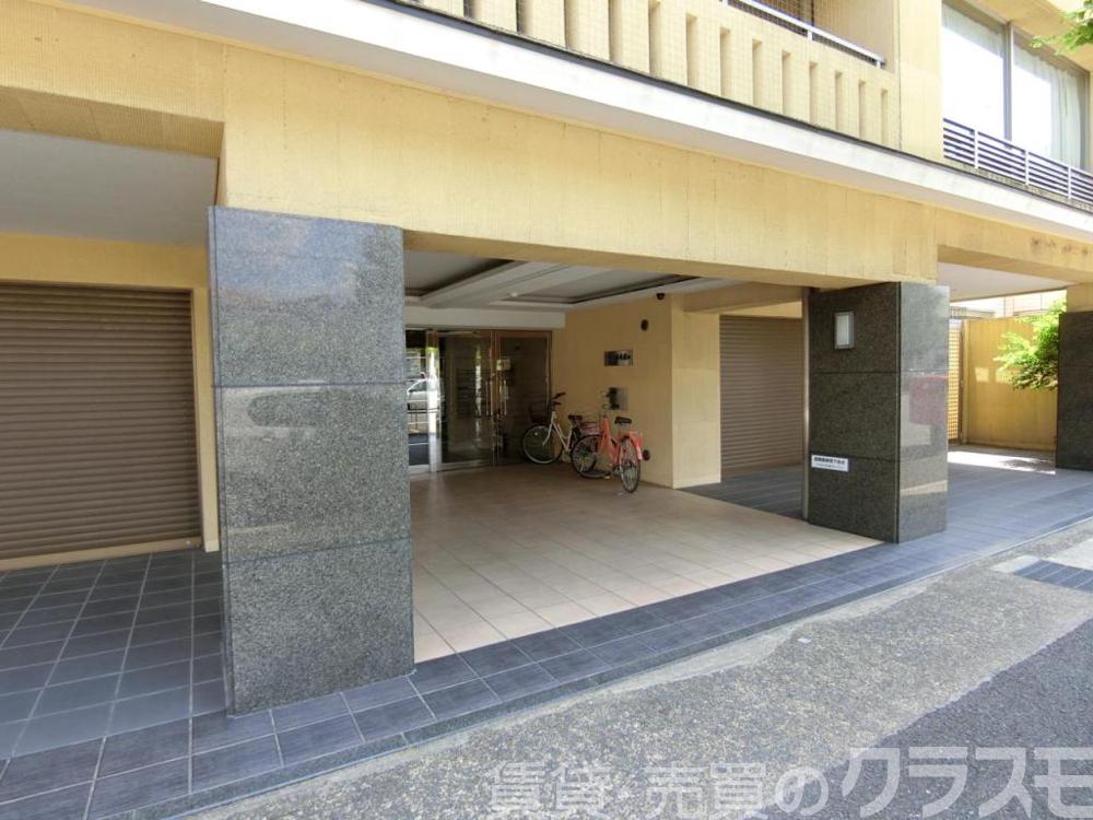 28/30 エントランス