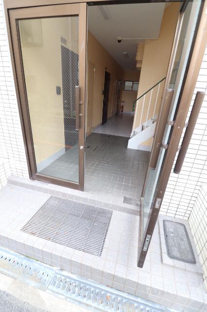 22/30 エントランス