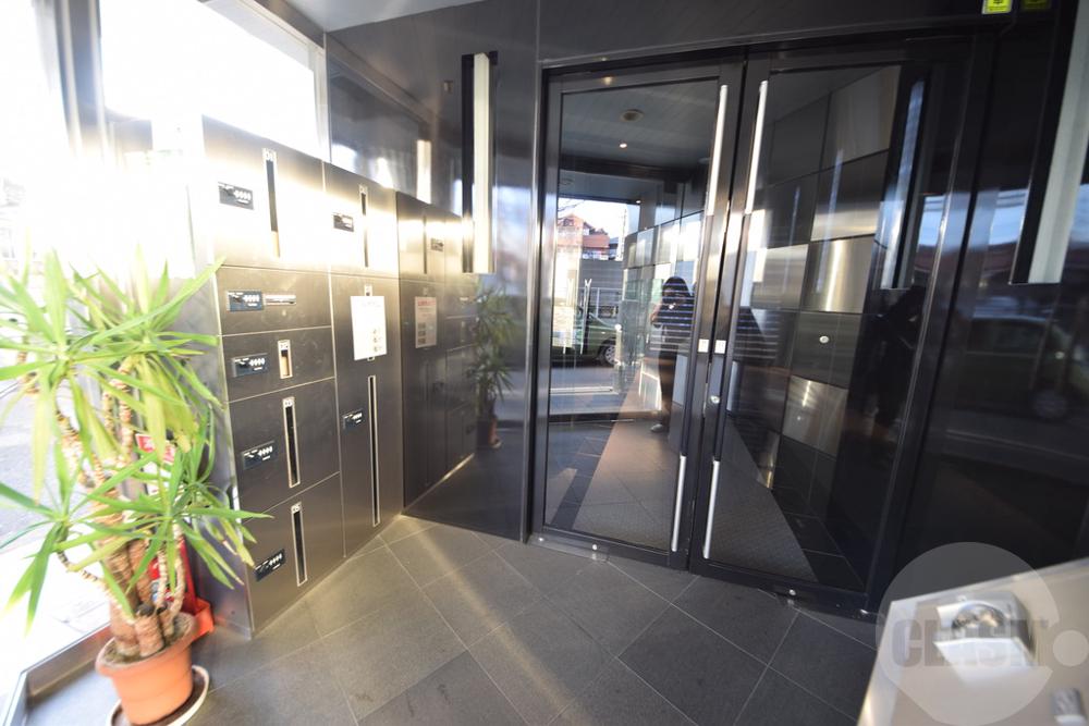 19/27 エントランス