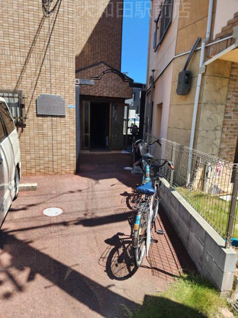 23/27 エントランス