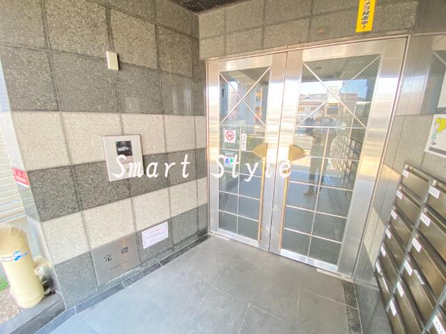 24/30 エントランス