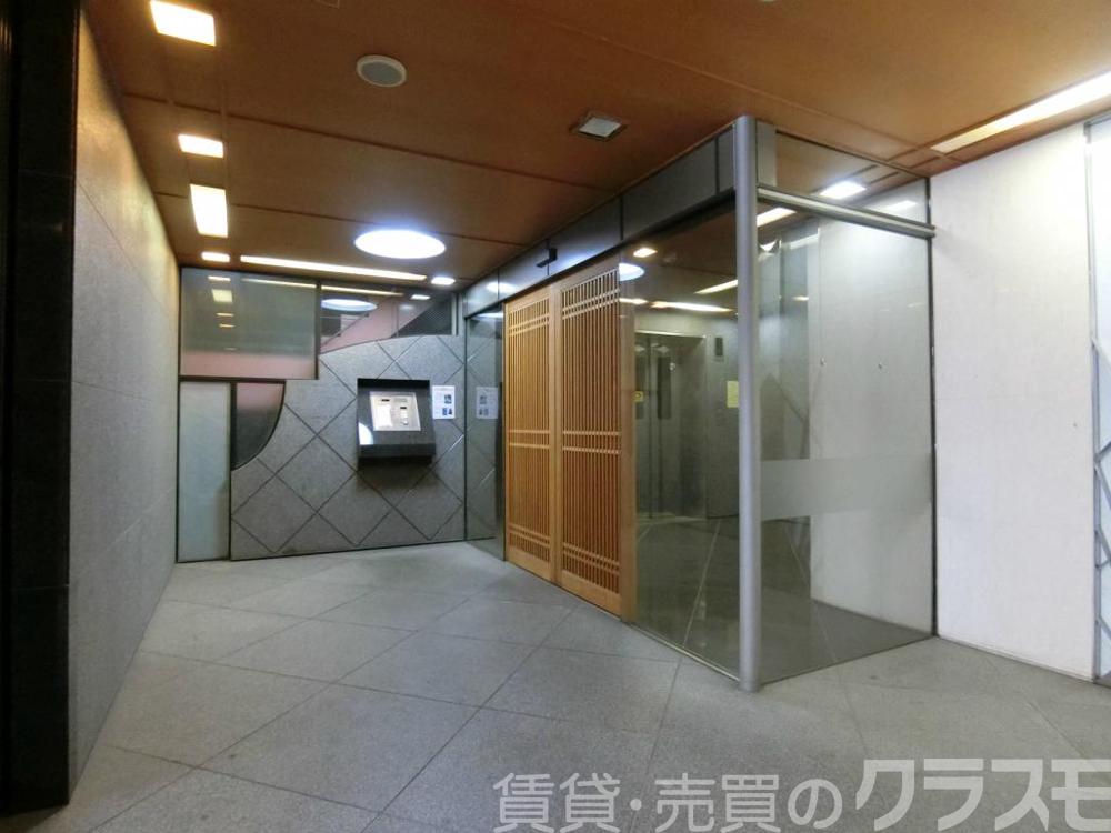 28/30 エントランス