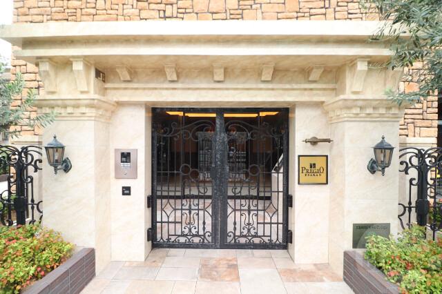 23/30 エントランス