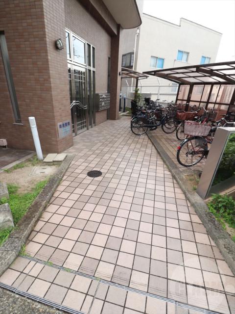 22/29 エントランス