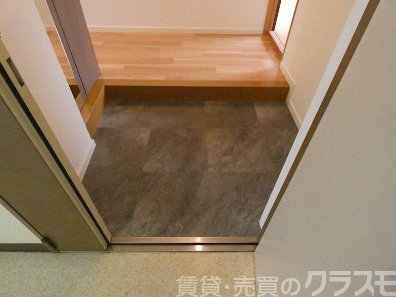 16/30 玄関