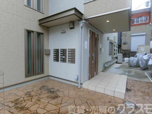 28/30 エントランス