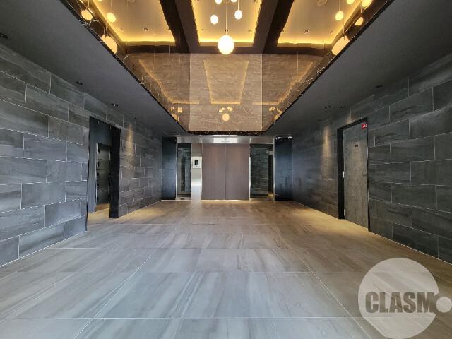 22/28 エントランス