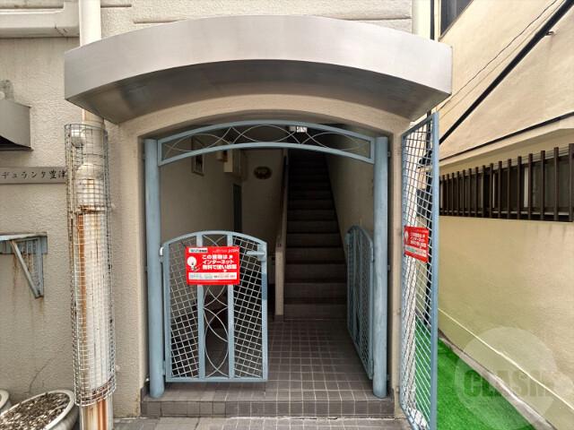 22/30 エントランス