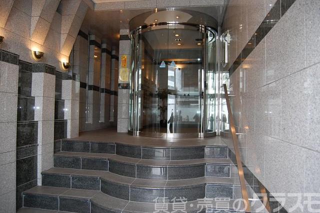 27/30 エントランス