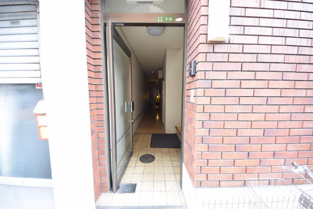 21/30 エントランス