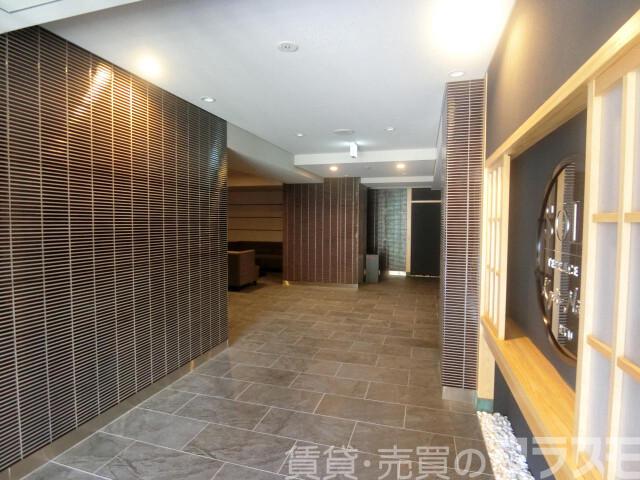 28/30 エントランス