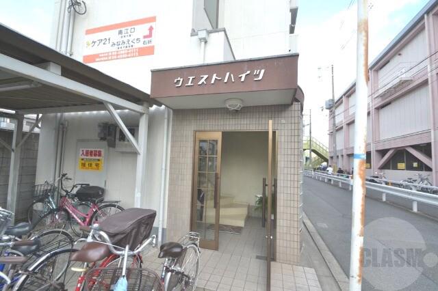 21/30 エントランス