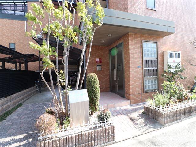 22/30 エントランス