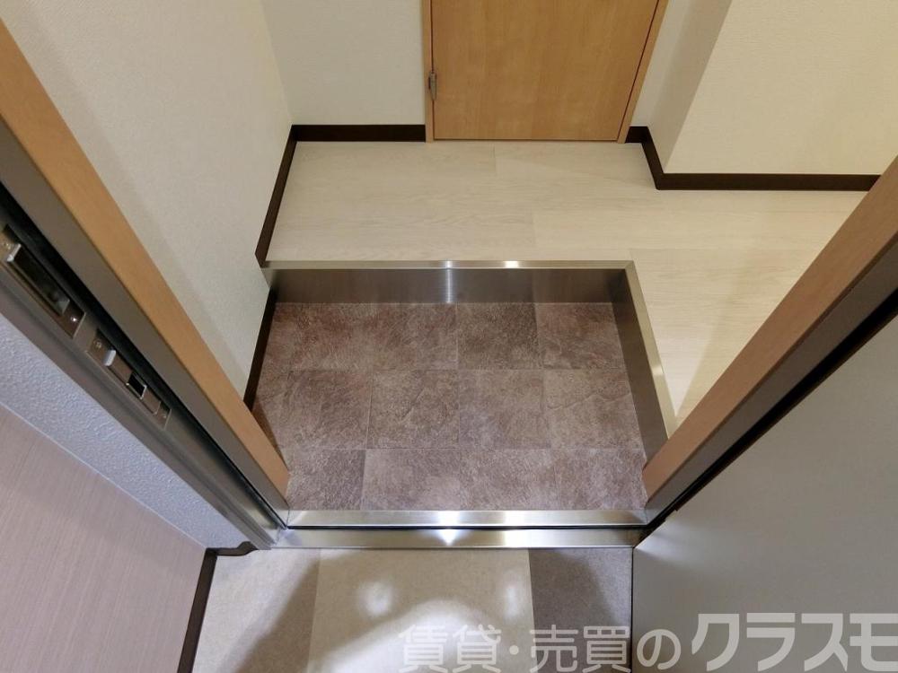 16/30 玄関