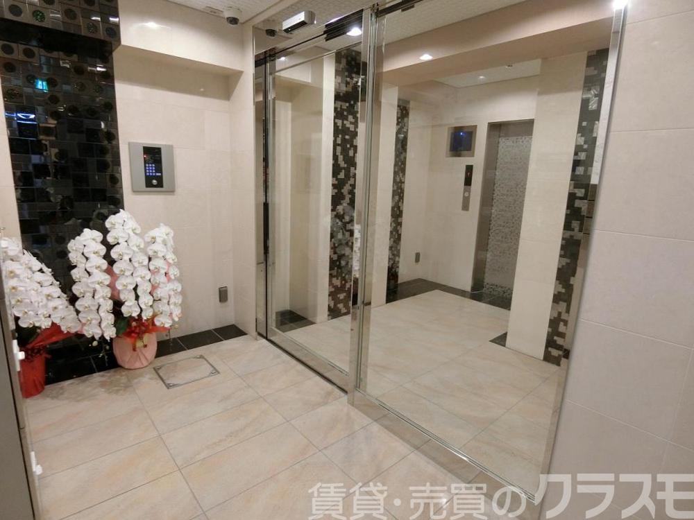 28/30 エントランス