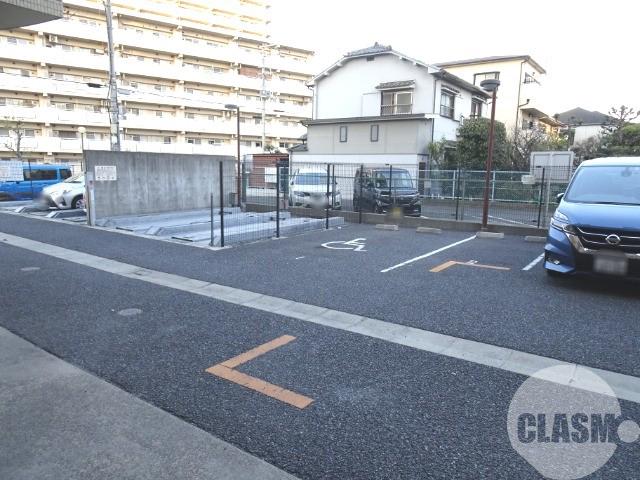21/28 駐車場