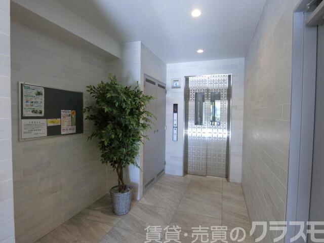 28/30 エントランス