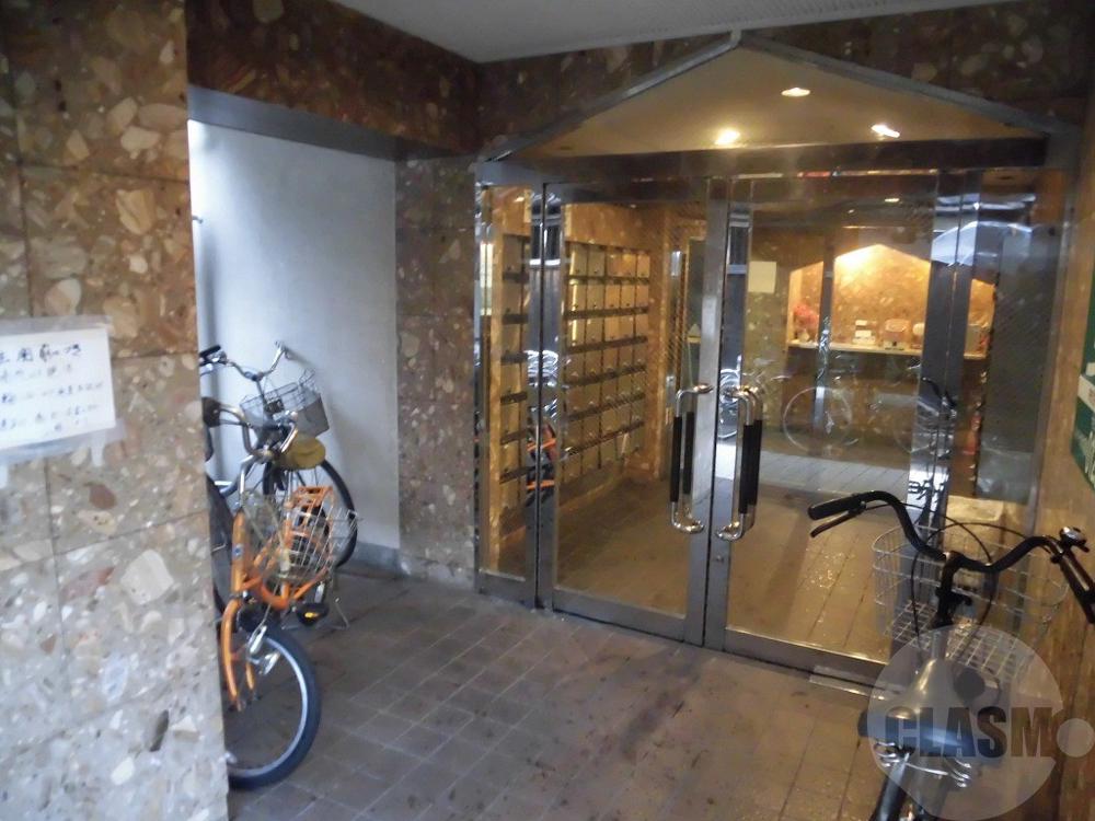 20/26 エントランス