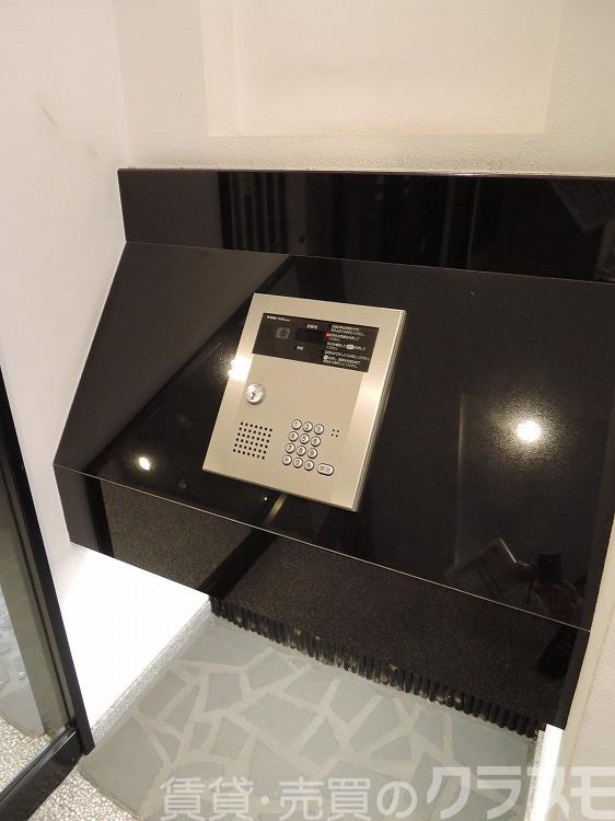 28/30 エントランス