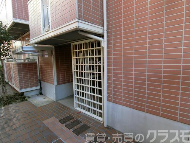 28/30 エントランス