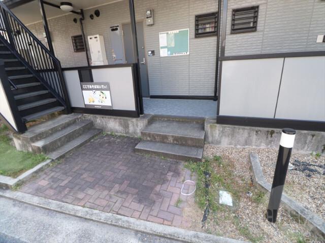 22/30 エントランス