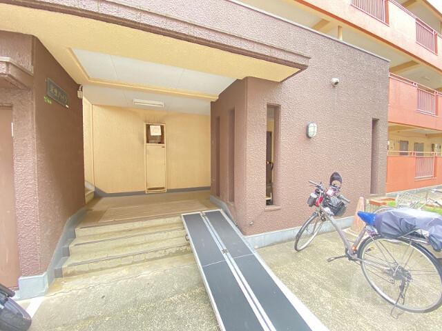 17/26 エントランス